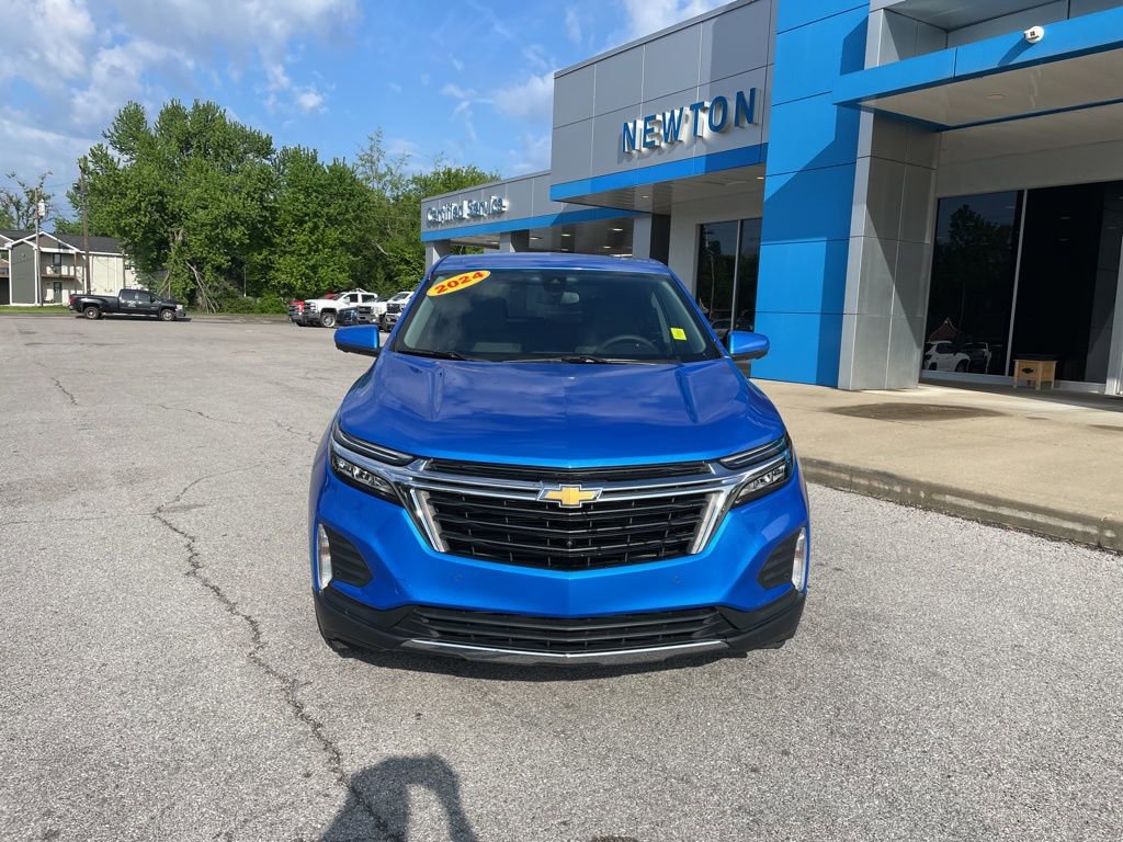 Used 2024 Chevrolet Equinox LT image 2