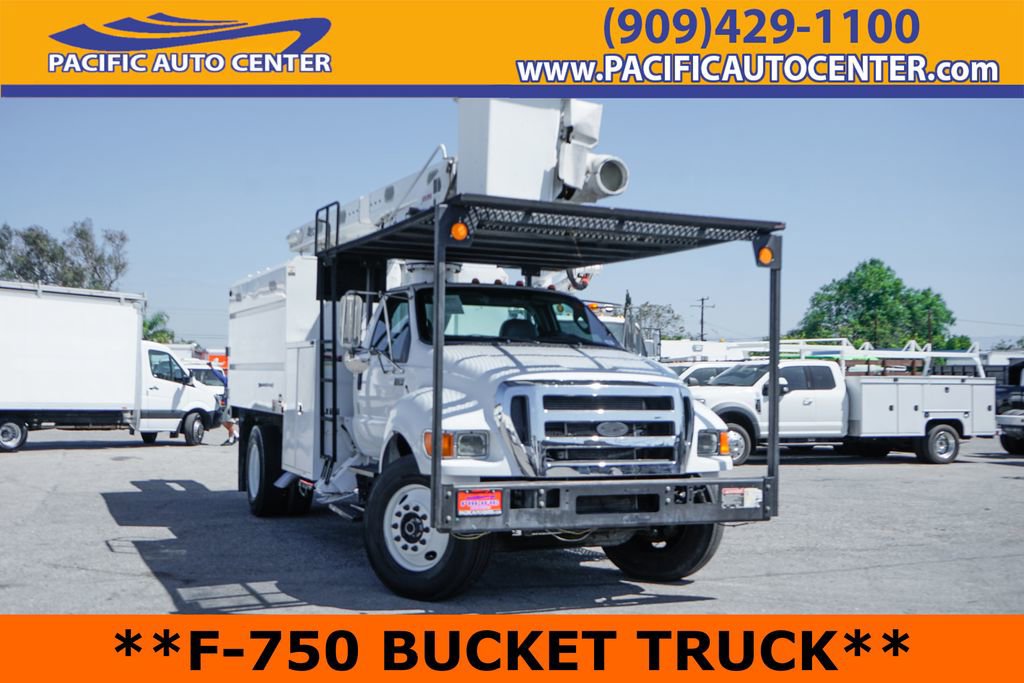 Used 2013 Ford F750 2WD Regular Cab Super Duty image 1