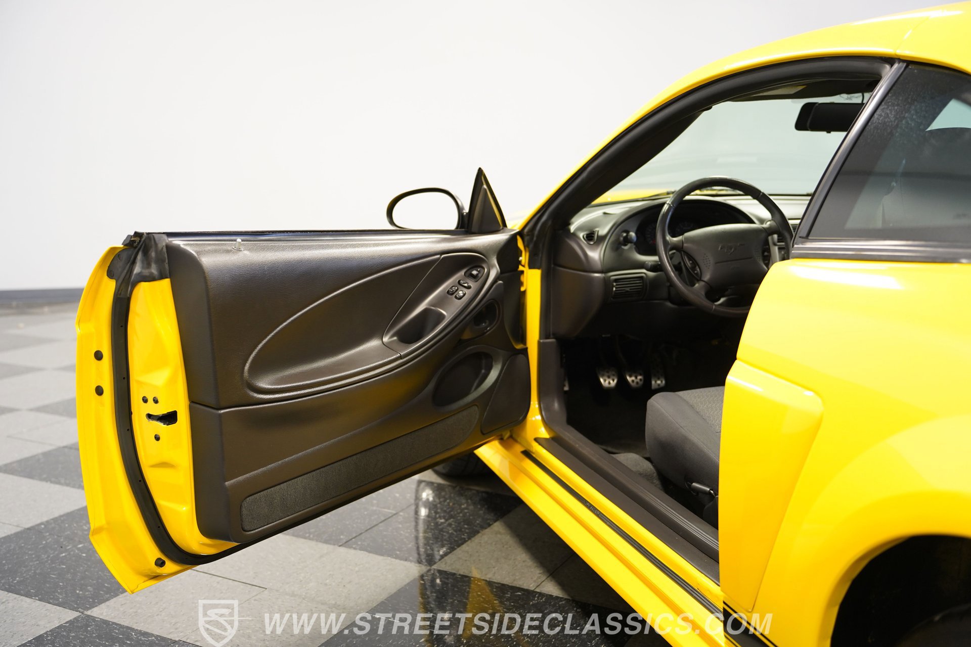 Used 2004 Ford Mustang GT RWD image 37