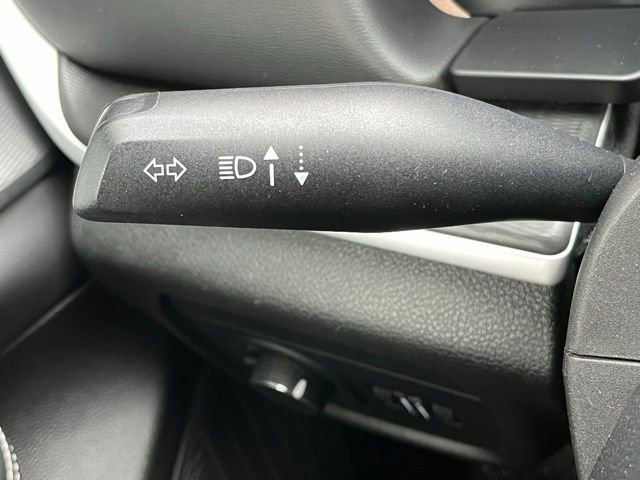 Used 2023 Jeep Grand Cherokee L Laredo image 40