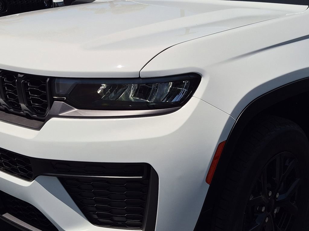 New 2026 Jeep Grand Cherokee Altitude RWD image 9