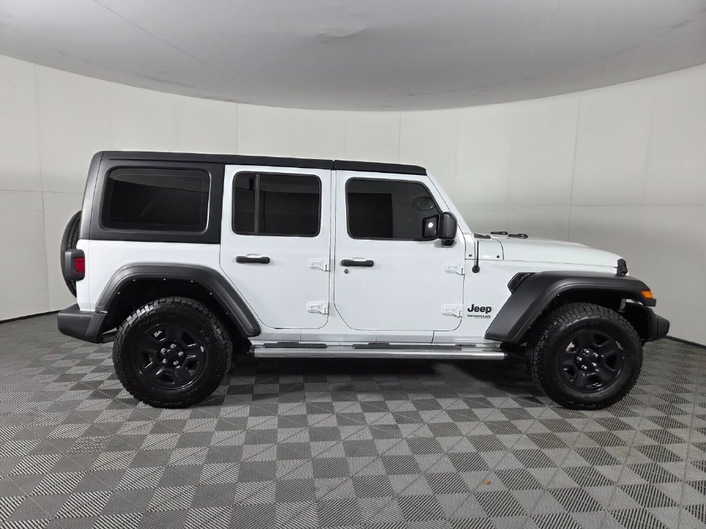 Used 2022 Jeep Wrangler Unlimited Sport AWD/4WD image 3