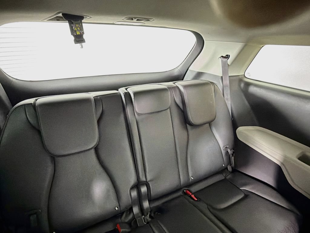 Used 2023 Kia Carnival LX FWD image 24