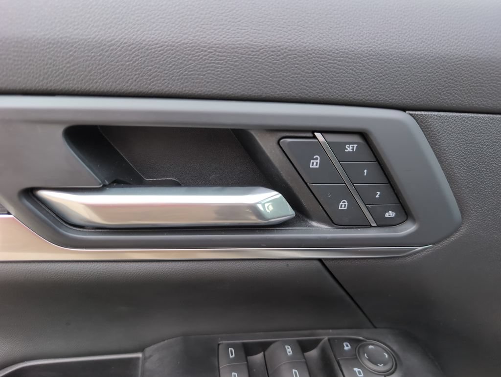 Used 2025 GMC Terrain Elevation w/ Elevation Premium Package AWD/4WD image 16