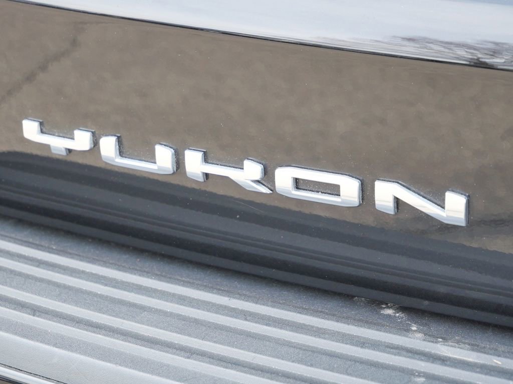 Used 2022 GMC Yukon XL SLT w/ SLT Premium Package image 12