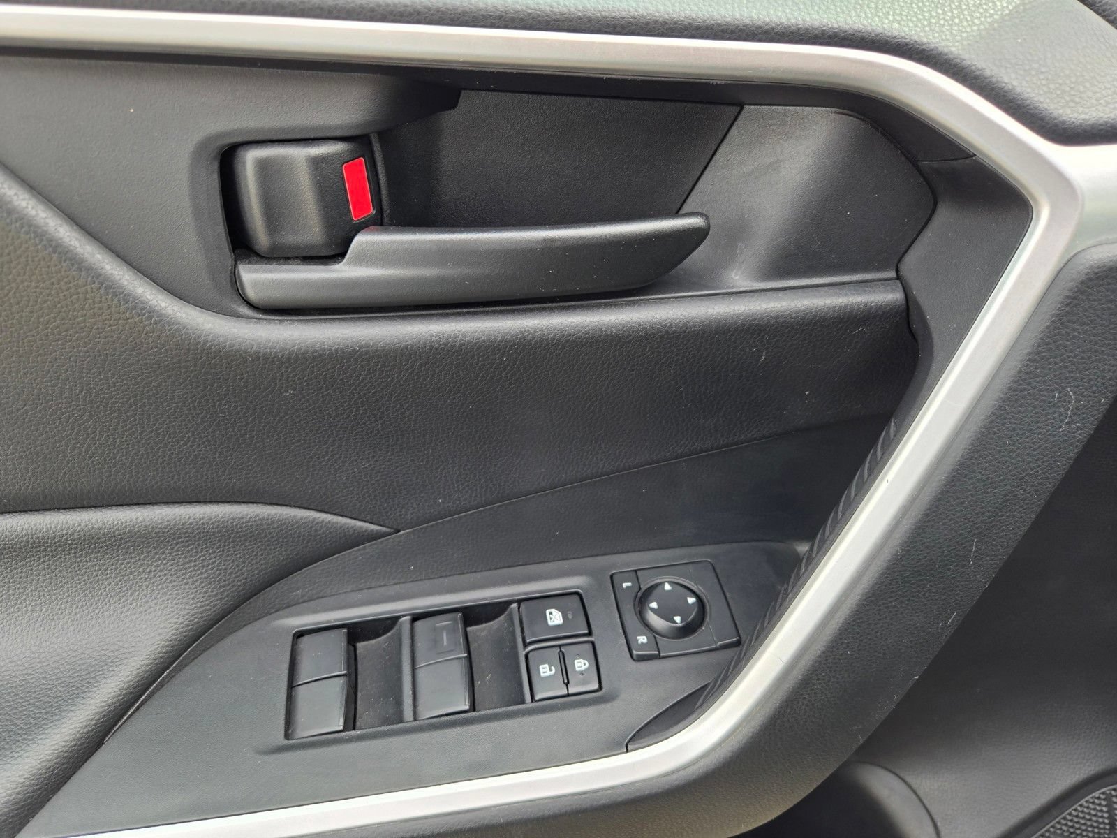 Used 2024 Toyota RAV4 LE AWD/4WD image 16