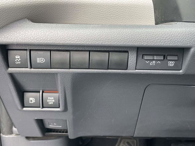 Used 2022 Toyota Sienna LE image 19