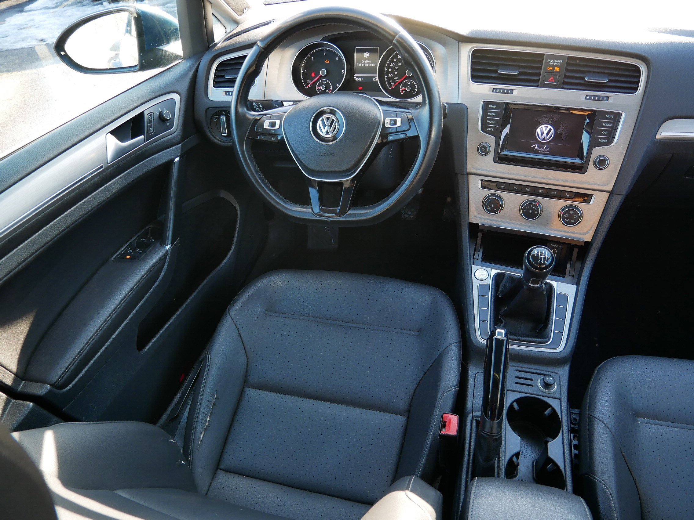 Used 2015 Volkswagen Golf TDI SE image 9