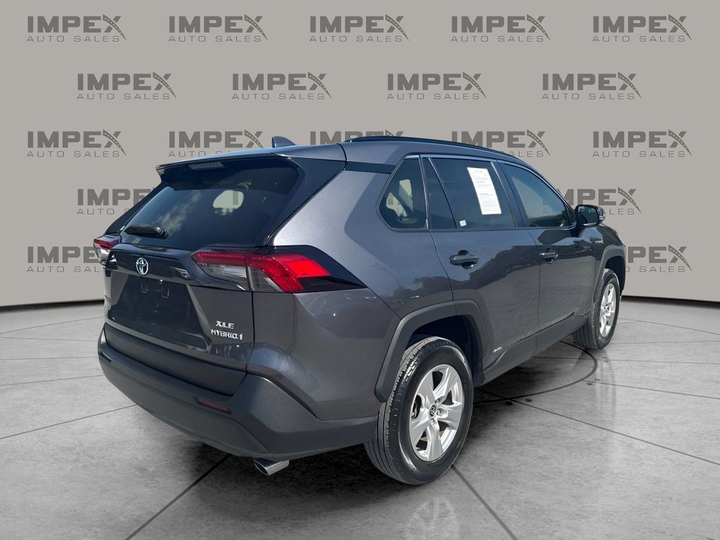 Used 2021 Toyota RAV4 XLE w/ Convenience Package AWD/4WD image 3