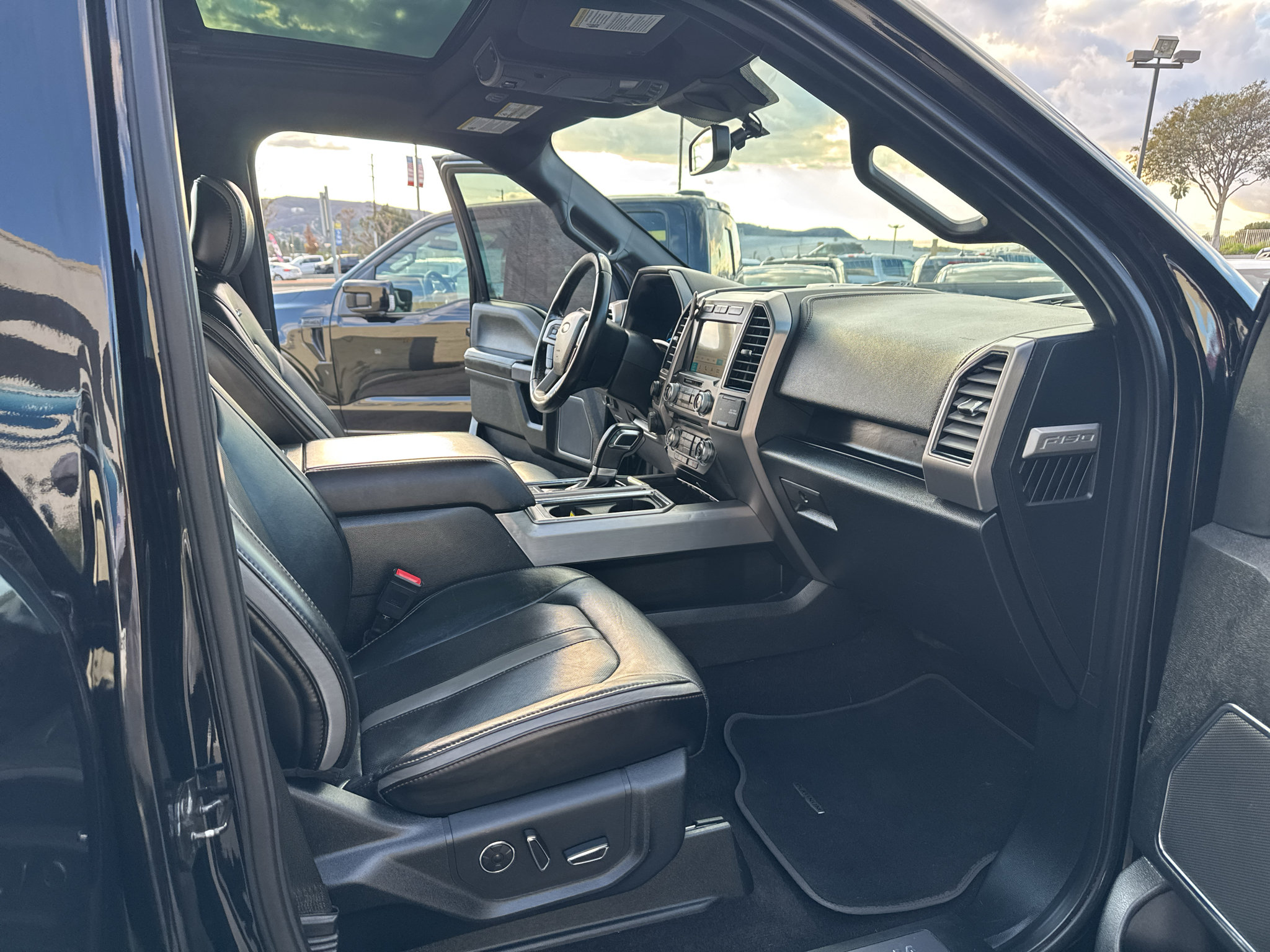 Used 2018 Ford F150 Platinum w/ Equipment Group 701A Luxury RWD image 28