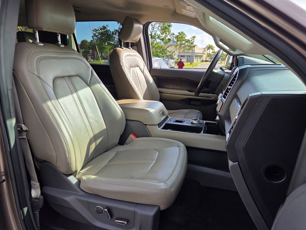 Used 2019 Ford Expedition Max Limited RWD image 19