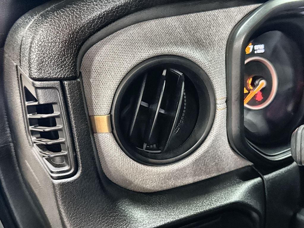 Used 2025 Jeep Gladiator Sport AWD/4WD image 15