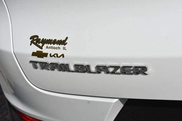 Used 2025 Chevrolet TrailBlazer LT w/ LT Cold Weather Package FWD image 13