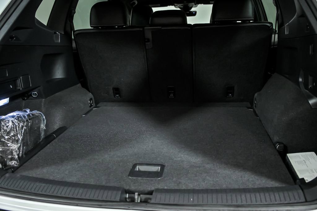 Certified 2024 Volkswagen Tiguan SEL R-Line image 8