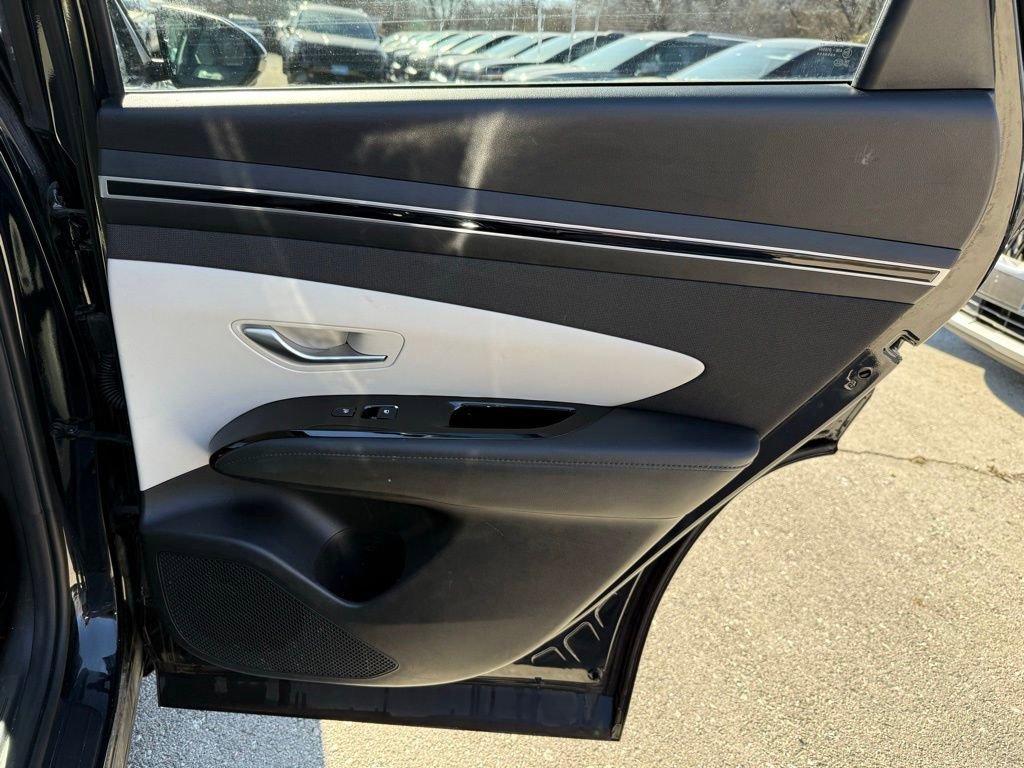 Used 2023 Hyundai Tucson Limited w/ Cargo Package image 16