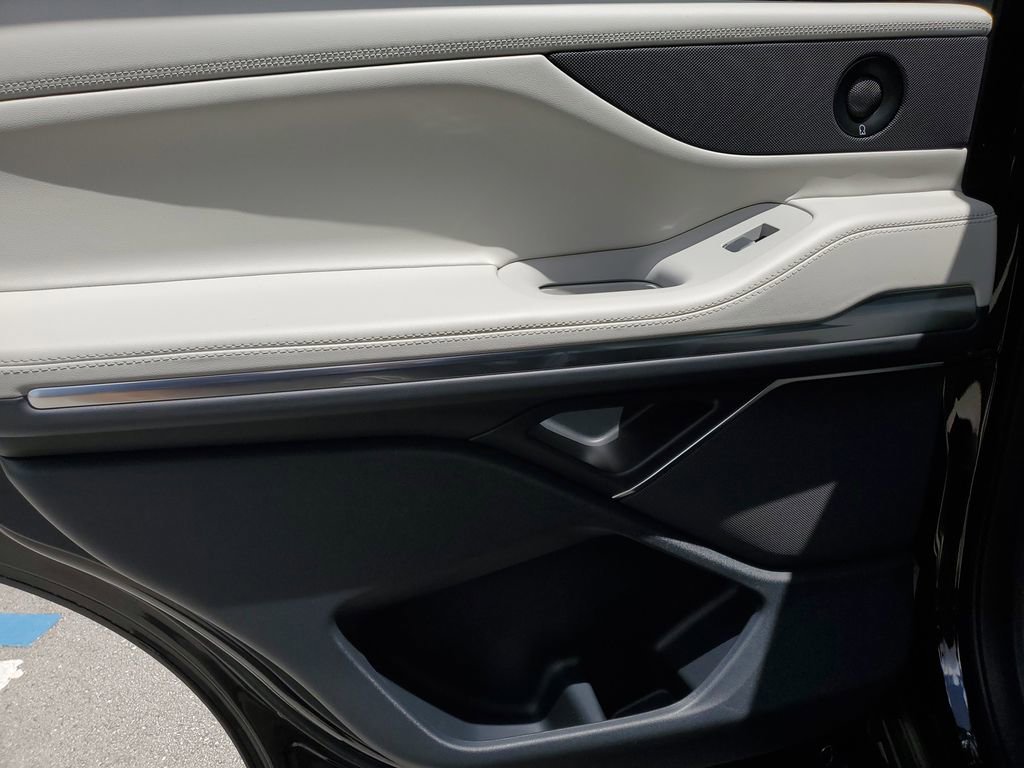 New 2026 Lincoln Navigator Premier AWD/4WD image 9
