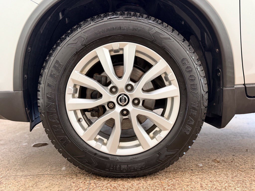 Used 2018 Nissan Rogue SV AWD/4WD image 26