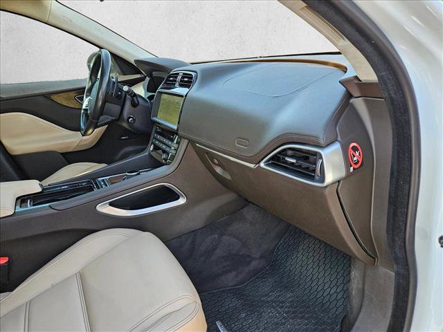 Used 2019 Jaguar F-PACE Prestige image 19