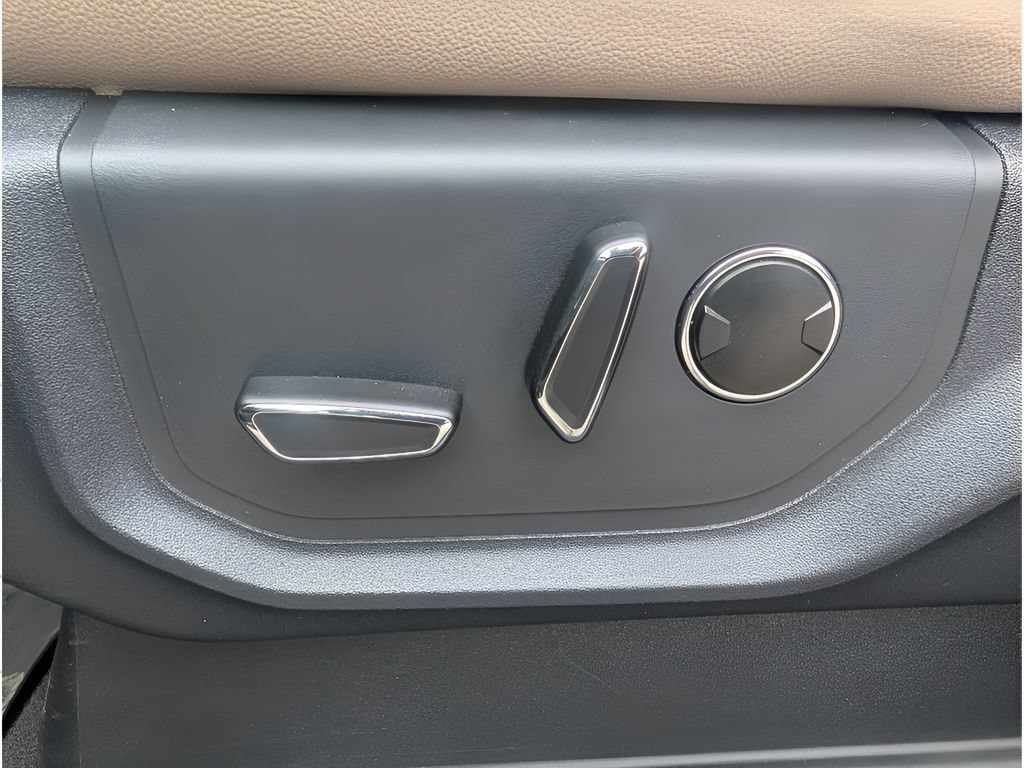 Used 2023 Ford Expedition Limited RWD image 17