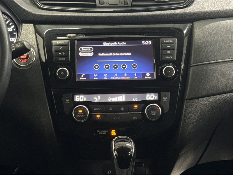 Used 2018 Nissan Rogue SV AWD/4WD image 14