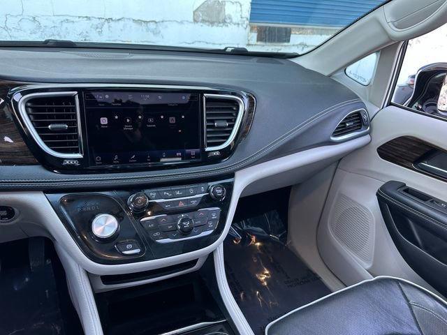 Used 2023 Chrysler Pacifica Limited image 19