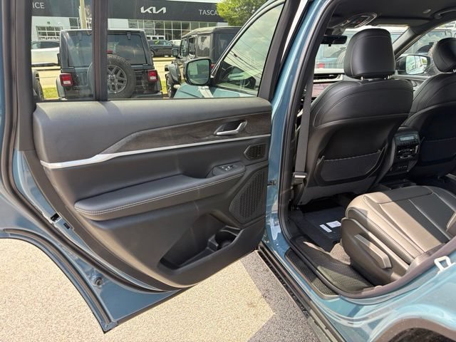 New 2026 Jeep Grand Cherokee L Limited w/ MOPAR Finishing Package AWD/4WD image 10