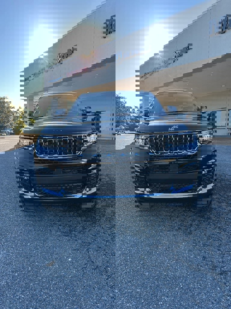 New 2025 Jeep Grand Cherokee L Limited w/ Luxury Tech Group II image 2