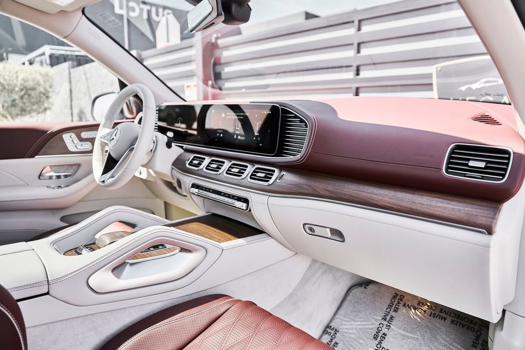 Used 2026 Mercedes-Benz Maybach GLS 600 4MATIC image 40