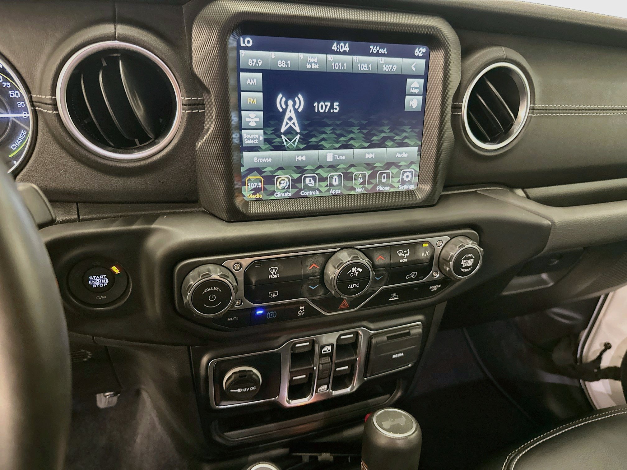 Used 2022 Jeep Wrangler Unlimited Sahara AWD/4WD image 26