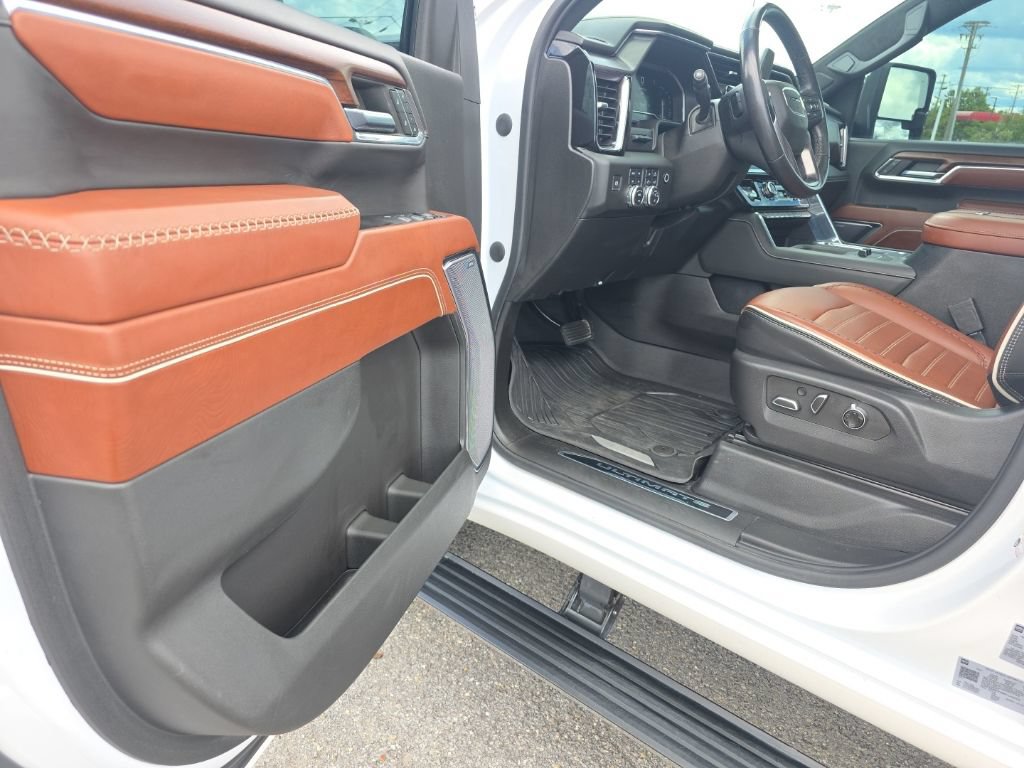 Used 2024 GMC Sierra 2500 Denali Ultimate AWD/4WD image 13