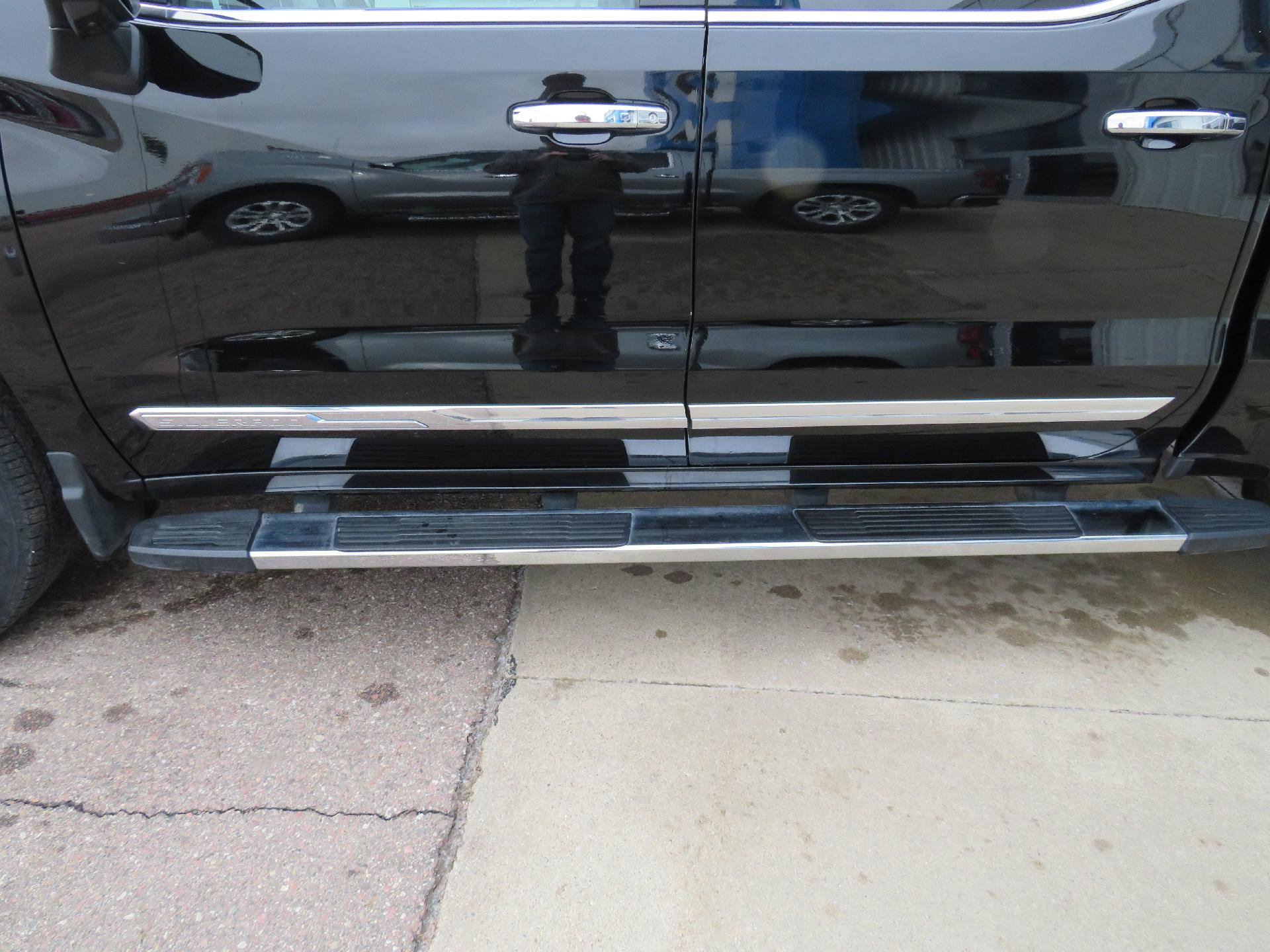 Used 2023 Chevrolet Silverado 1500 High Country w/ High Country Premium Package image 4