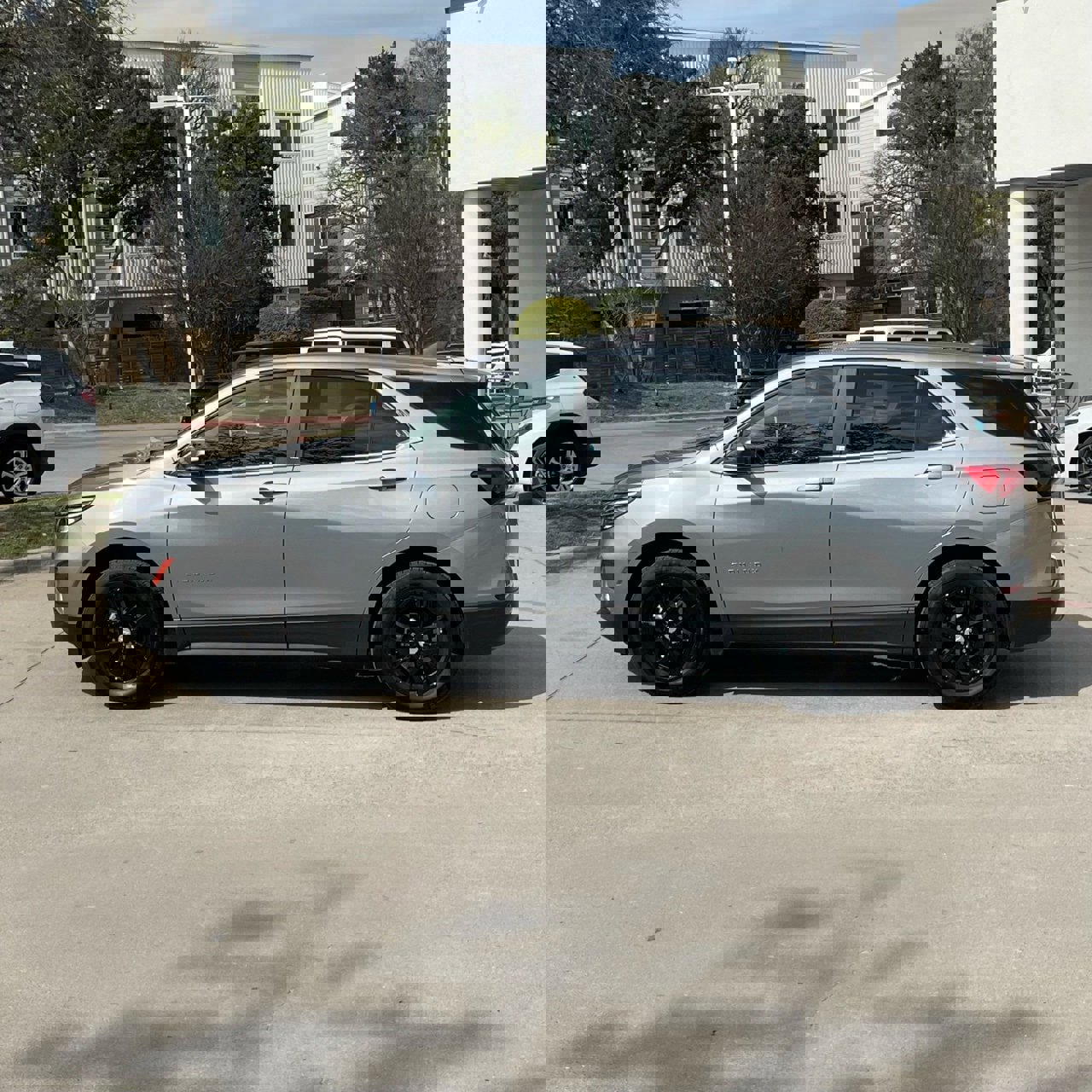 Used 2024 Chevrolet Equinox LT image 3