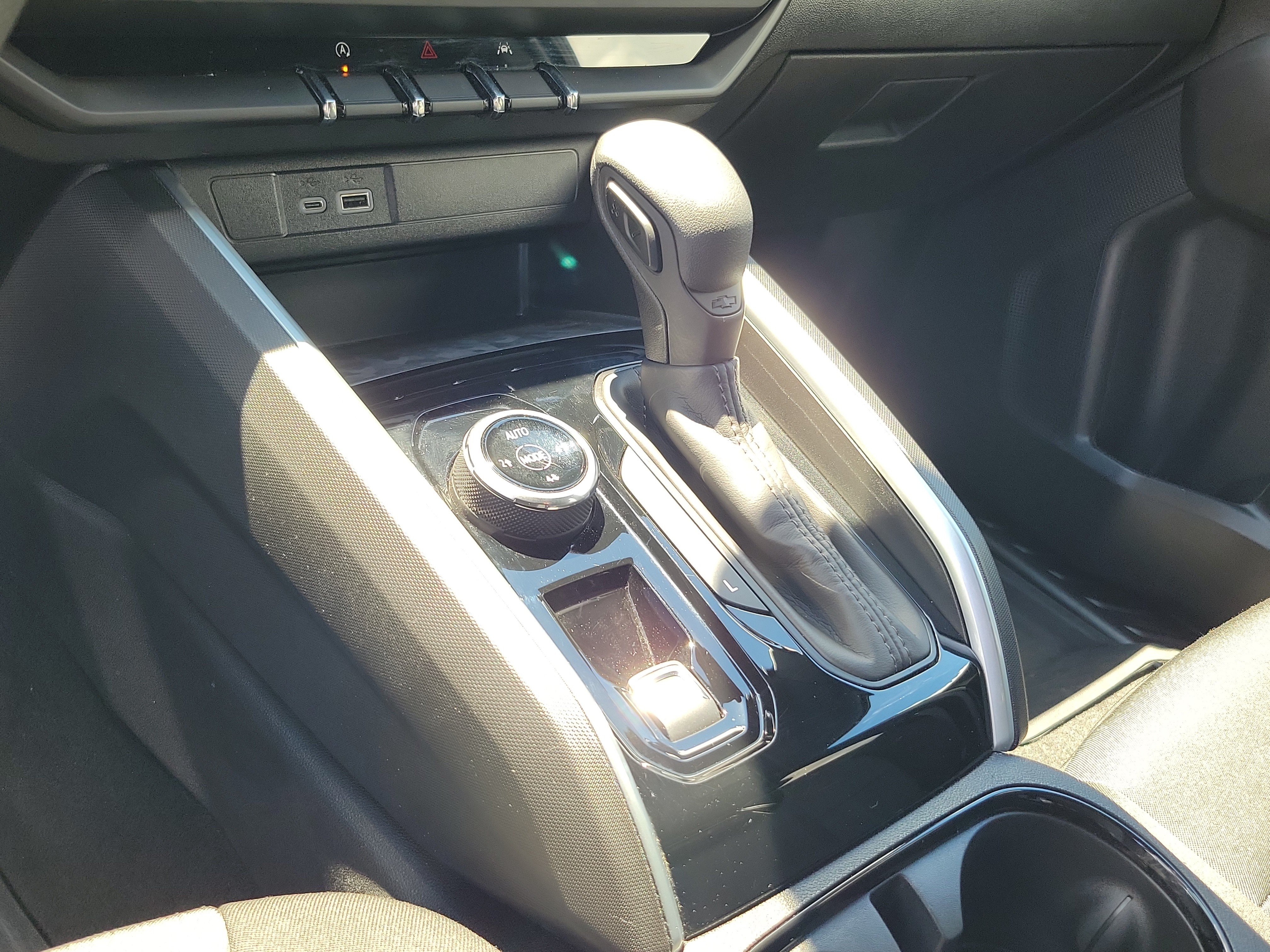 Used 2024 Chevrolet Colorado Trail Boss AWD/4WD image 30