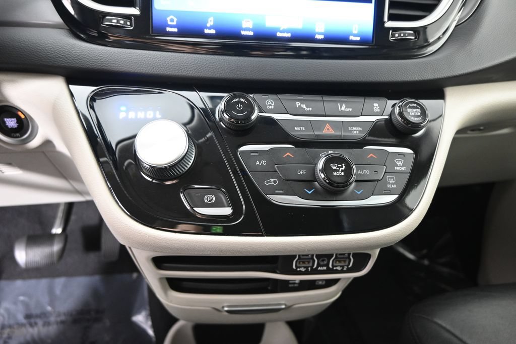 Used 2022 Chrysler Pacifica Touring-L FWD image 30