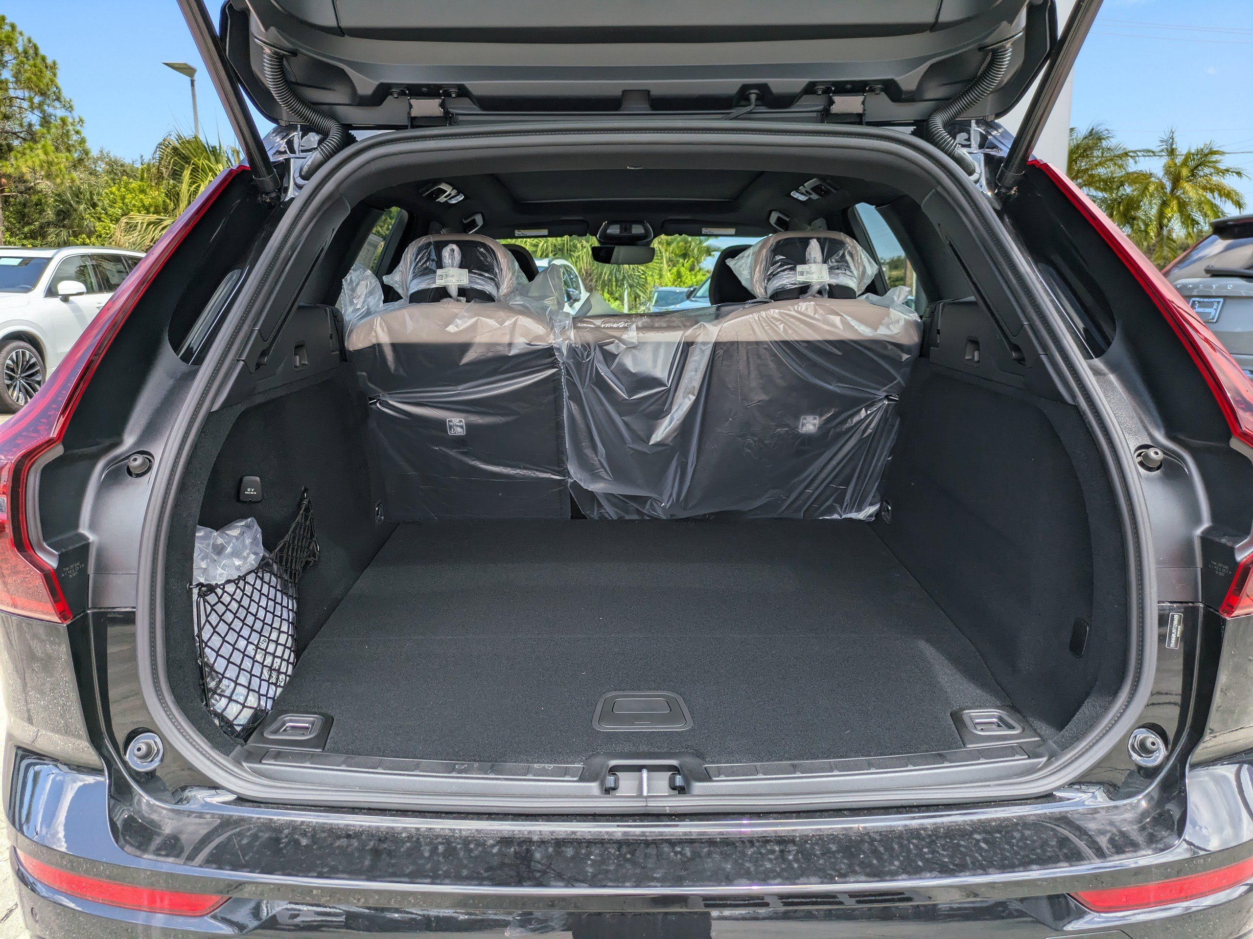 New 2026 Volvo XC60 T8 Core image 13