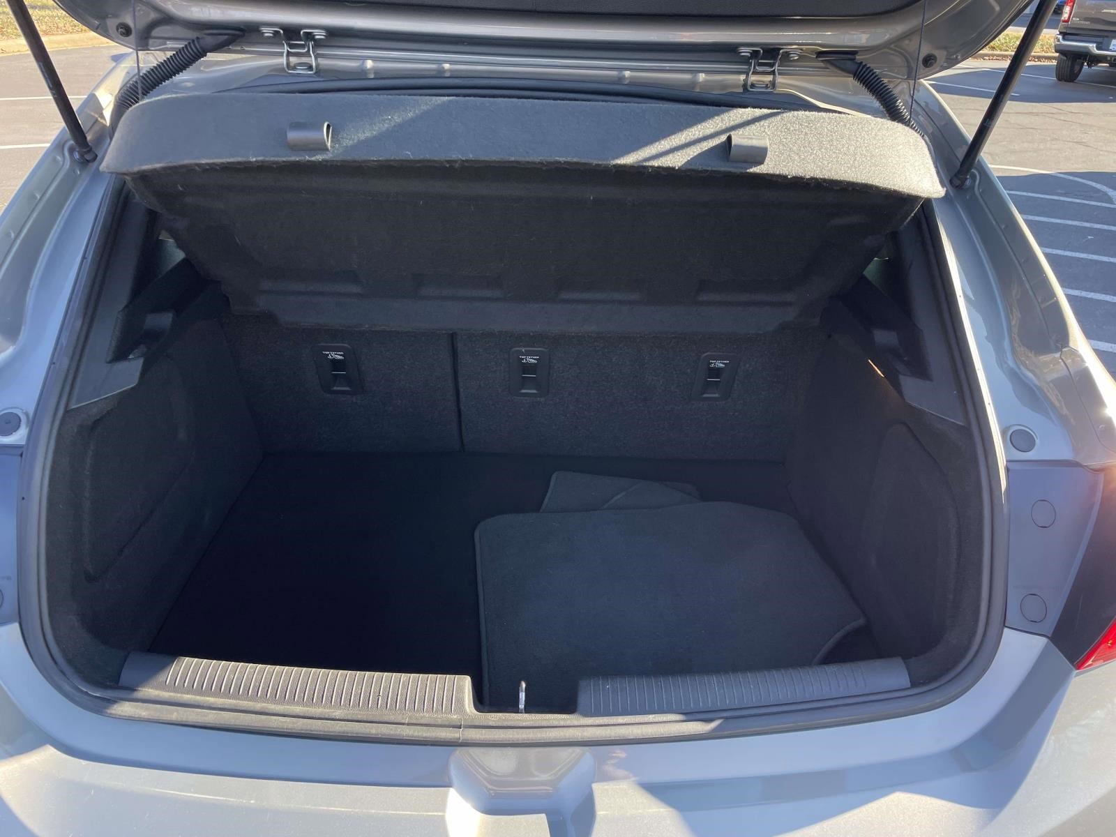 Used 2018 Chevrolet Cruze LT w/ Sun And Sound Package image 16