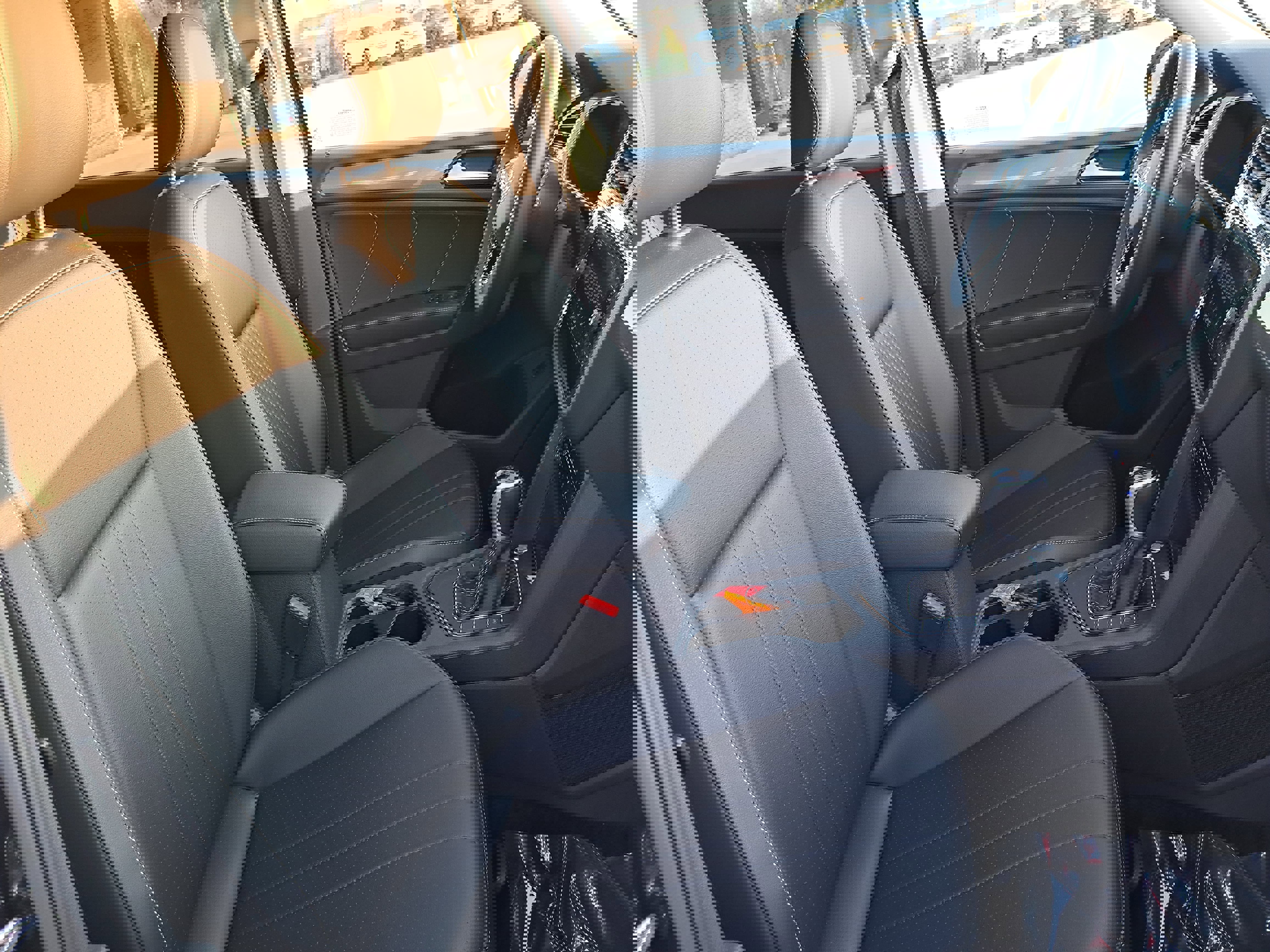 Used 2024 Volkswagen Tiguan SE image 10