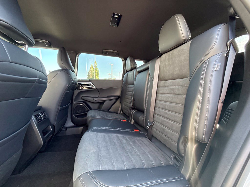 New 2026 Mitsubishi Outlander LE FWD image 37