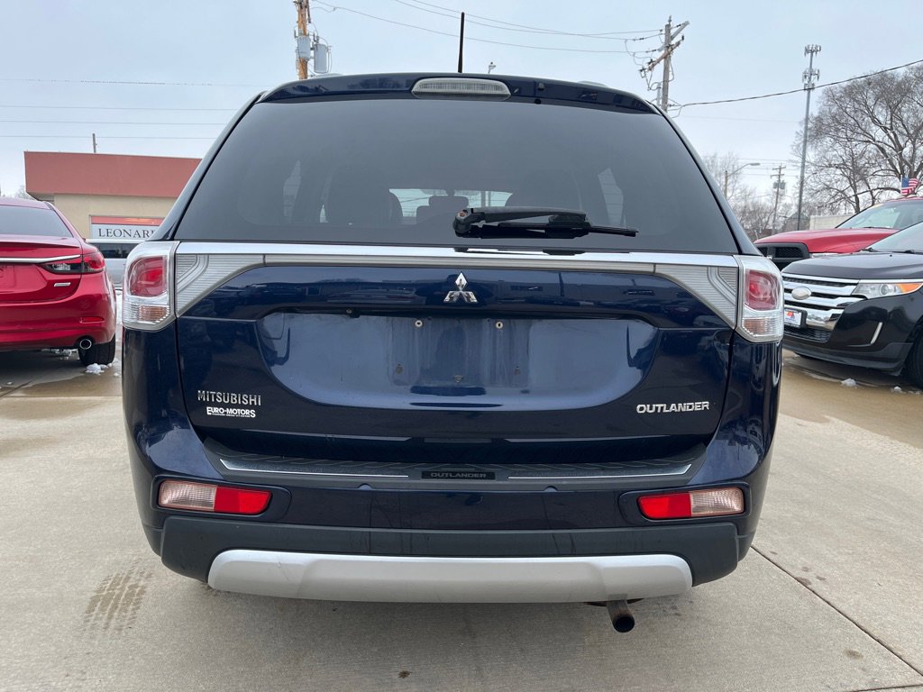 Used 2015 Mitsubishi Outlander SE image 6
