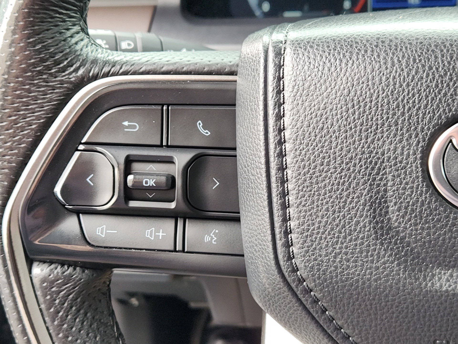 Certified 2024 Toyota Tacoma TRD Sport AWD/4WD image 19