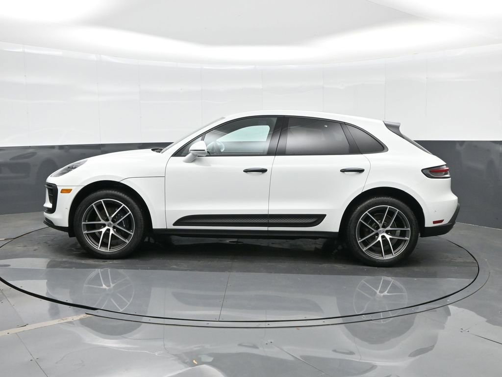 Certified 2025 Porsche Macan image 2