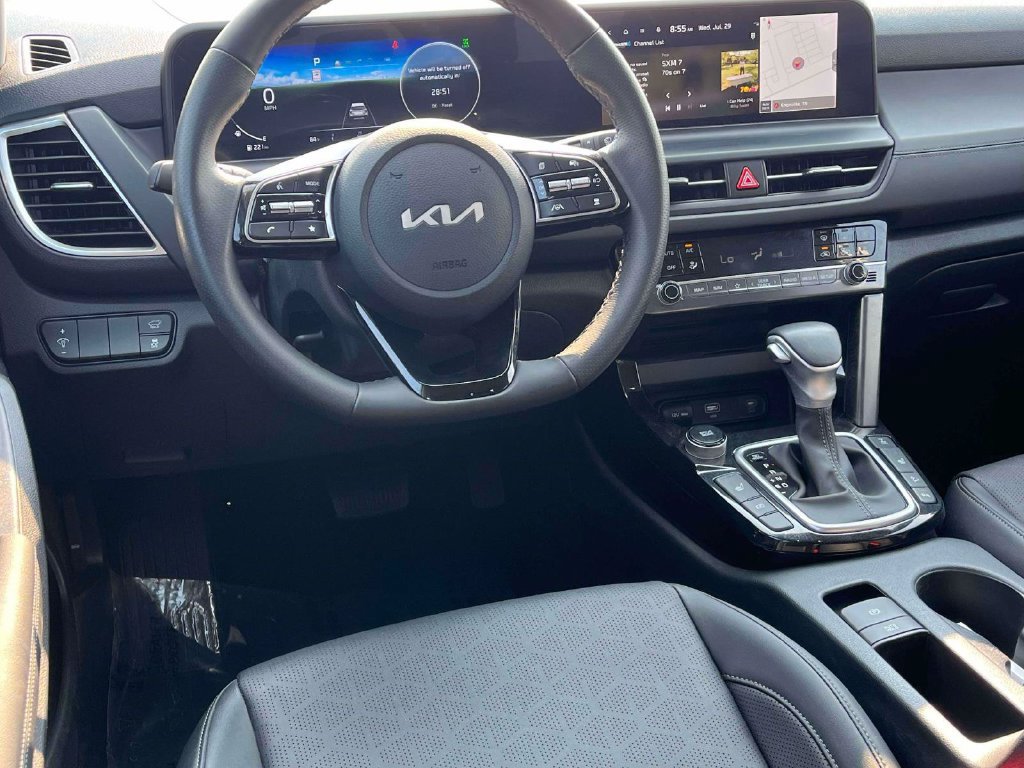 Used 2025 Kia Seltos SX AWD/4WD image 2