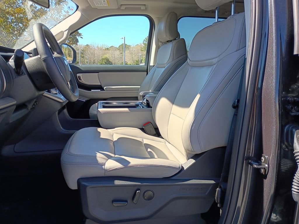 Used 2025 Ford Expedition Max Active image 10