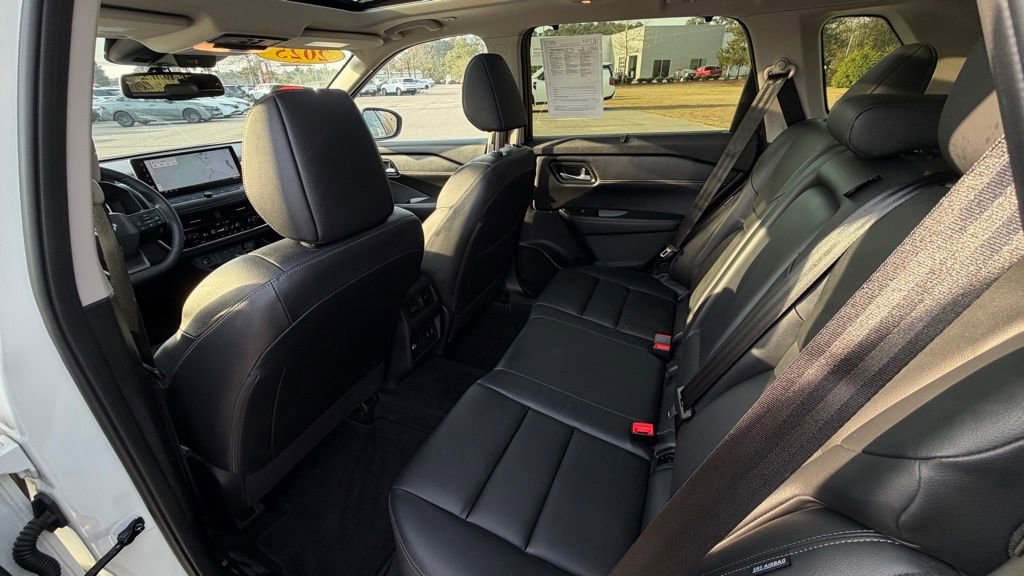 Certified 2025 Nissan Rogue SL w/ Tech Package image 26