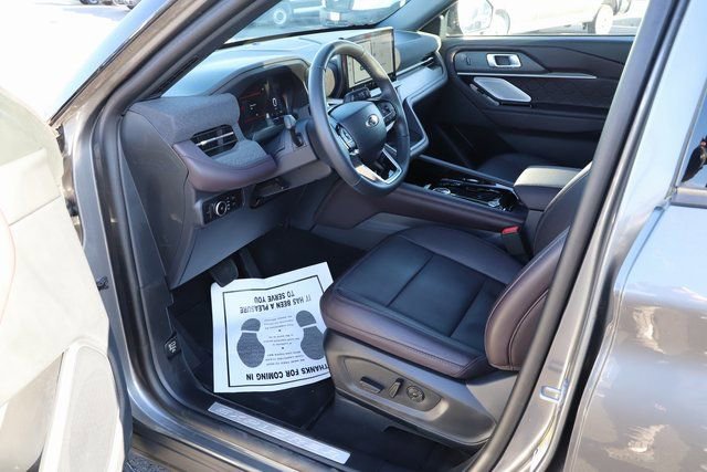 Used 2025 Ford Explorer Platinum w/ LUX Leather Package image 12