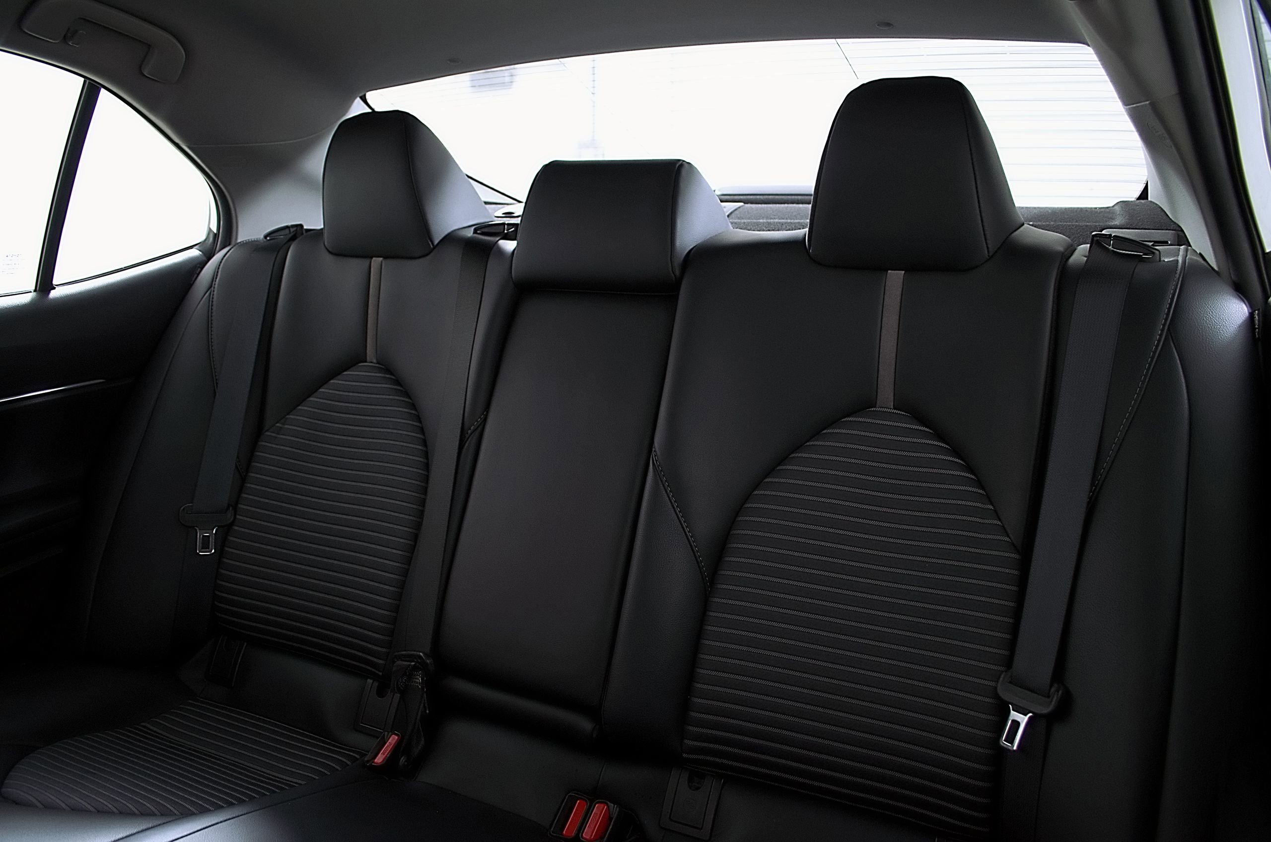 Used 2020 Toyota Camry SE FWD image 19
