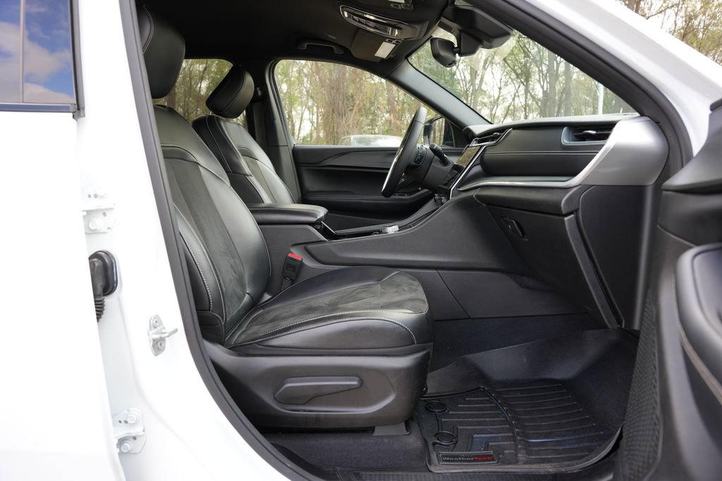 Used 2023 Jeep Grand Cherokee L Laredo image 23