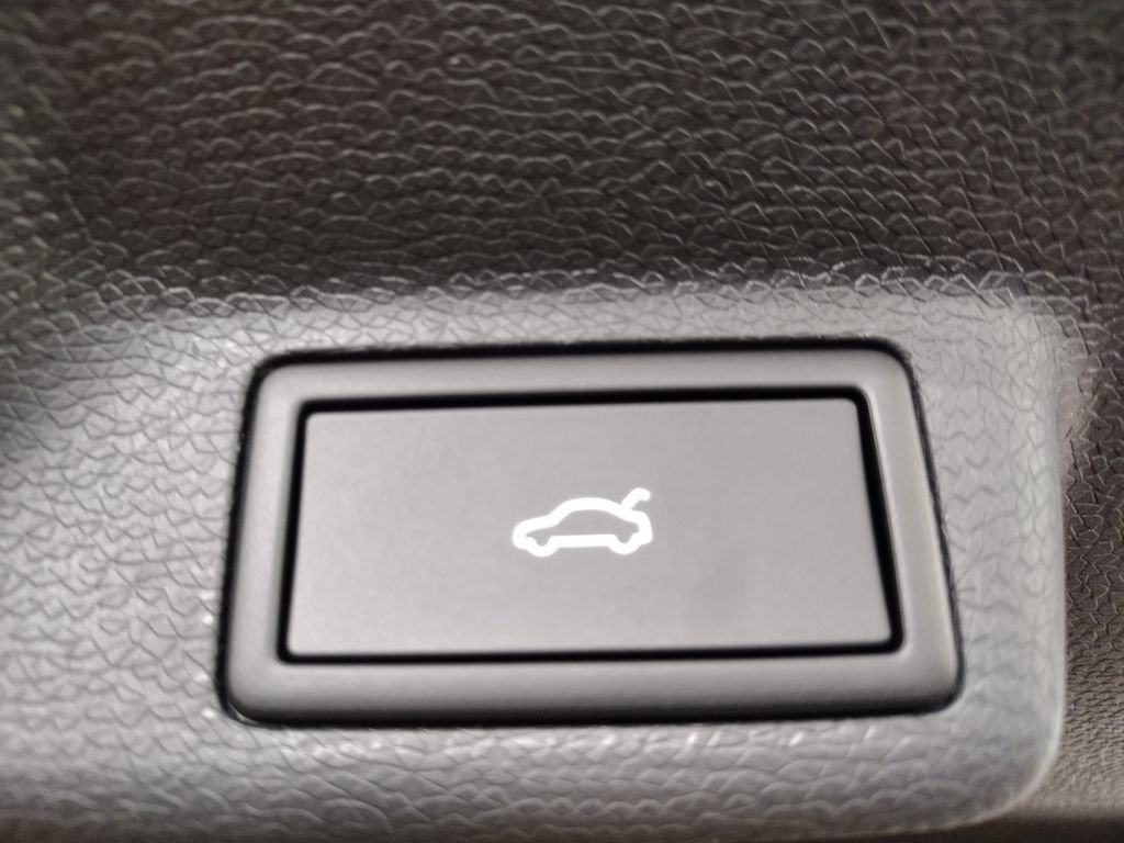 New 2025 Volkswagen ID. Buzz 1st Edition image 22