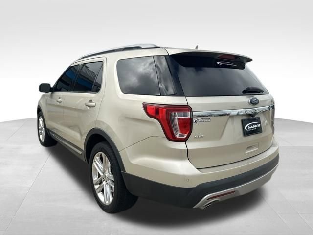 Used 2017 Ford Explorer XLT w/ Equipment Group 202A image 6