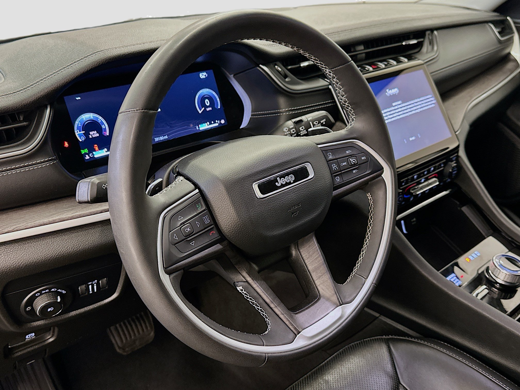 Used 2023 Jeep Grand Cherokee L Limited w/ Luxury Tech Group II AWD/4WD image 18